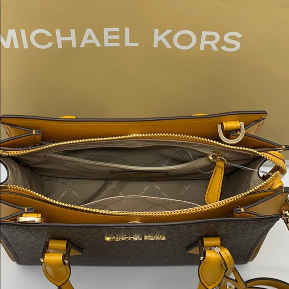 MICHAEL KORS HOPE MEDIUM MESSENGER MARIGOLD - Picture 12 of 16